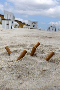 Symbolfoto Rauchen am Strand