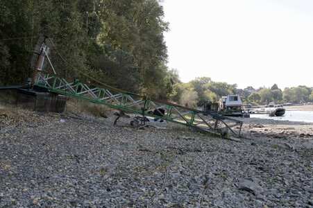 Historisches Niedrigwasser im Rhein bei Bornheim