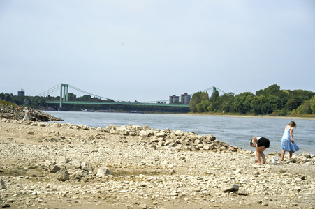 Niedrigwasser im Rhein in Köln