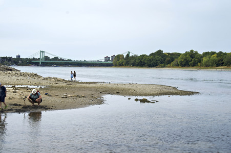 Niedrigwasser im Rhein in Köln