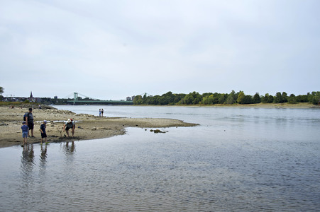 Niedrigwasser im Rhein in Köln