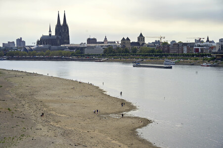 Niedrigwasser im Rhein in Köln