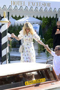 Abfahrt von Laura Dern vom Hotel Excelsior, Internationale Filmfestspiele von Venedig 2026