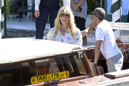 Abfahrt von Laura Dern vom Hotel Excelsior, Internationale Filmfestspiele von Venedig 2026