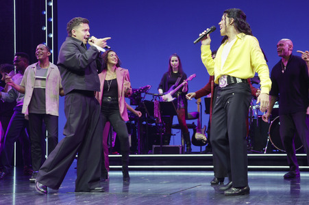 Nico Santos besucht 'MJ - Das Michael Jackson Musical' in Hamburg