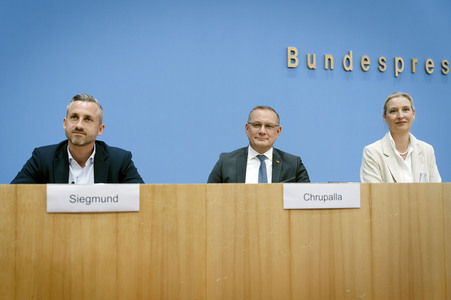 Bundespressekonferenz 'AfD - Auswirkungen der Landtagswahl in Sachsen-Anhalt auf die Bundespolitik' in Berlin