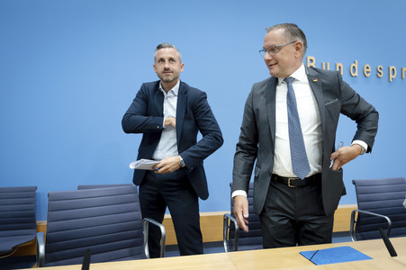 Bundespressekonferenz 'AfD - Auswirkungen der Landtagswahl in Sachsen-Anhalt auf die Bundespolitik' in Berlin