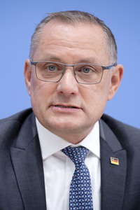 Bundespressekonferenz 'AfD - Auswirkungen der Landtagswahl in Sachsen-Anhalt auf die Bundespolitik' in Berlin