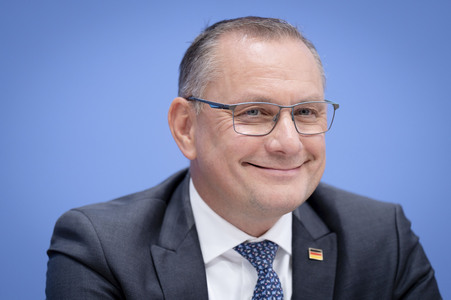 Bundespressekonferenz 'AfD - Auswirkungen der Landtagswahl in Sachsen-Anhalt auf die Bundespolitik' in Berlin