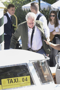 Abfahrt von Geoffrey Rush vom Hotel Excelsior, Internationale Filmfestspiele von Venedig 2026