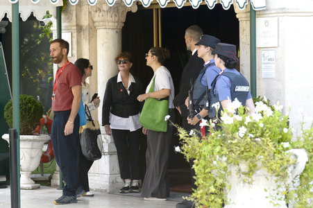 Abfahrt von Susan Sarandon vom Hotel Excelsior, Internationale Filmfestspiele von Venedig 2026