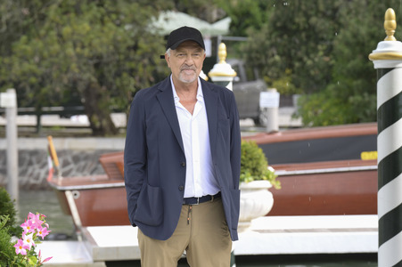 Ankunft von Pierfrancesco Favino, Giovanni Veronesi und Silvio Orlando am Hotel Excelsior, Internationale Filmfestspiele von Venedig 2026