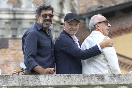 Ankunft von Pierfrancesco Favino, Giovanni Veronesi und Silvio Orlando am Hotel Excelsior, Internationale Filmfestspiele von Venedig 2026