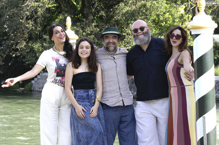 Ankunft vom 'Greta e le favole vere' Cast am Hotel Excelsior, Internationale Filmfestspiele von Venedig 2026