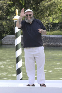 Ankunft vom 'Greta e le favole vere' Cast am Hotel Excelsior, Internationale Filmfestspiele von Venedig 2026
