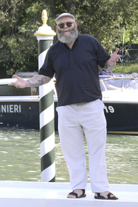 Ankunft vom 'Greta e le favole vere' Cast am Hotel Excelsior, Internationale Filmfestspiele von Venedig 2026
