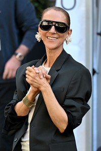 Céline Dion auf dem Weg zur ihrem Konzert in Paris