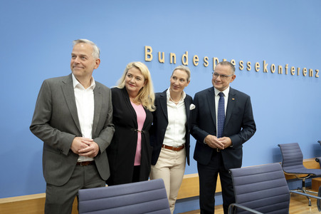 Bundespressekonferenz 'AfD - Auswirkungen der Landtagswahlen in Berlin und Mecklenburg-Vorpommern auf die Bundespolitik' in Berlin