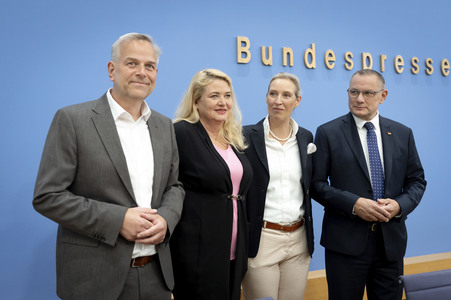 Bundespressekonferenz 'AfD - Auswirkungen der Landtagswahlen in Berlin und Mecklenburg-Vorpommern auf die Bundespolitik' in Berlin