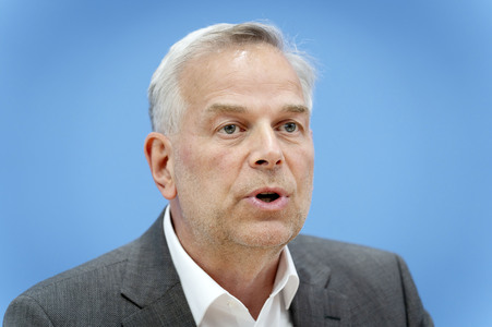 Bundespressekonferenz 'AfD - Auswirkungen der Landtagswahlen in Berlin und Mecklenburg-Vorpommern auf die Bundespolitik' in Berlin