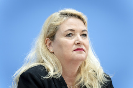 Bundespressekonferenz 'AfD - Auswirkungen der Landtagswahlen in Berlin und Mecklenburg-Vorpommern auf die Bundespolitik' in Berlin