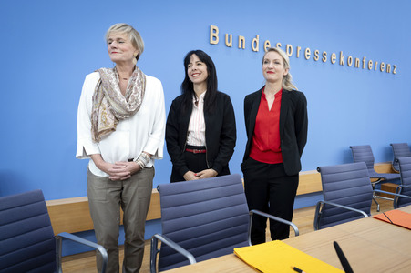 Bundespressekonferenz 'Die Linke - Auswirkungen der Landtagswahlen in Berlin und Mecklenburg-Vorpommern auf die Bundespolitik' in Berlin