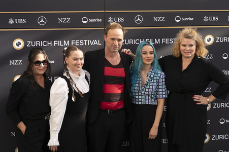 Filmpremiere 'Enjoy Your Stay', Zurich Film Festival 2026