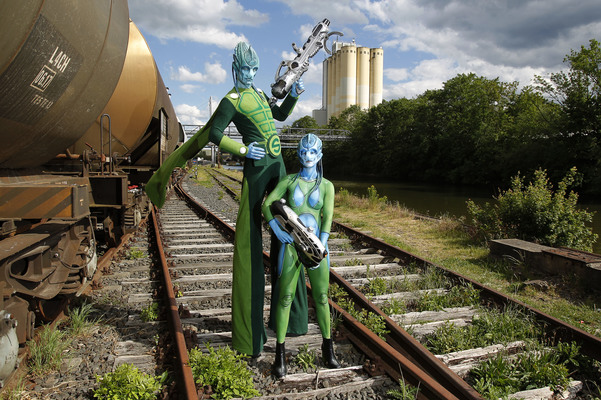 GEEK ART: Außerirdische besuchen die Erde / Aliens Visit Earth