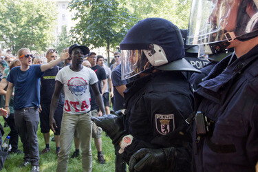 Demonstration für das Bleiberecht der Flüchtlinge aus der Gerhart-Hauptmann-Schule, Berlin