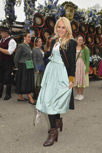 Regines Damenwiesn beim Oktoberfest 2025 in München