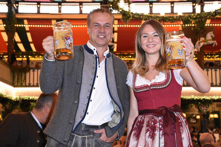 Welt der Wunder Wiesn Treff im Marstall Festzelt auf dem Oktoberfest 2018 in München