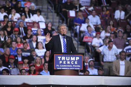 Wahlkampfveranstaltung von Donald Trump un Sunrise