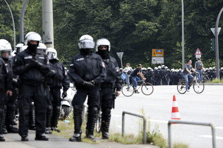 '#BlockG20 – colour the red zone!' Demonstration in Hamburg