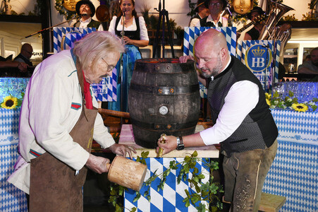 Wiesn Anstich 2026 im Hofbräu Berlin