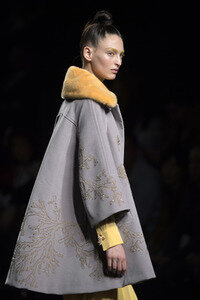 Teresa Helbig Fashion Show auf der Mercedes-Benz Fashion Week Madrid Autumn/Winter 2018