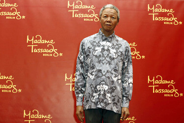 Enhüllung der Wachsfigur von Nelson Mandela,  Berlin