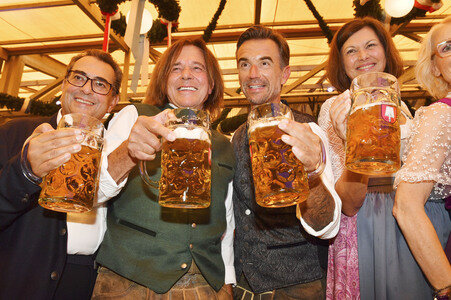Wiesn Anstich im Schottenhamel Festzelt auf dem Oktoberfest 2025 in München