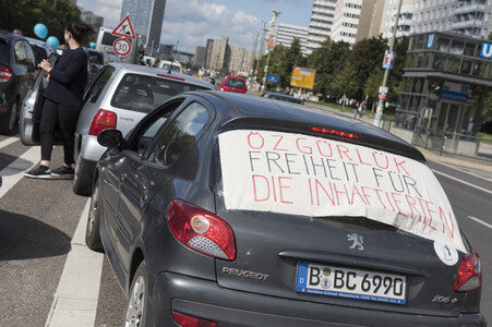 Demonstration für die Freilassung von Deniz Yücel in Berlin