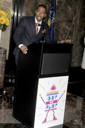Nick Cannon erleuchtet das Empire State Building, New York