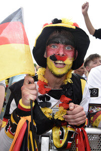 Fanmeile beim UEFA-Fußball-Europameisterschaft 2016 Spiel Deutschland gegen Nordirland in Berlin
