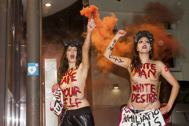 Femen Aktivistinnen stürmen das Bordell 'Artemis', Berlin