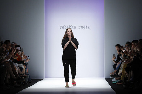Rebekka Ruétz Fashion Show auf der Berlin Fashion Week Spring/Summer 2019