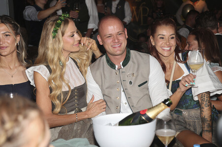 Cathy Hummels Wiesn-Bummel beim Oktoberfest 2026 in München
