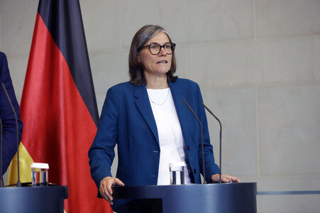 Treffen des Bundeskanzlers mit Vertretern der Automobilindustrie in Berlin