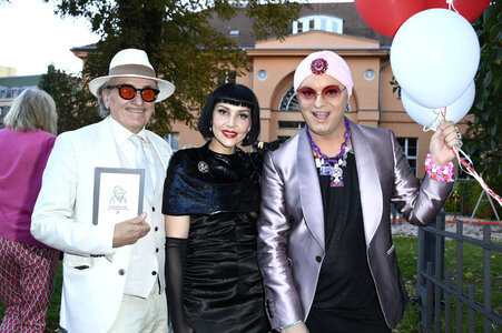 Theaterpremiere 'Der eingebildet Kranke' und 90. Geburtstag von Dieter Hallervorden in Berlin