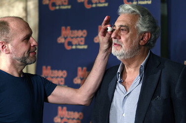 Maßnehmen von Placido Domingo im Wachsmuseum von Madrid