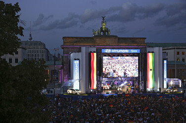 WM-Fanmeile beim Spiel Deutschland gegen Ghana, Berlin
