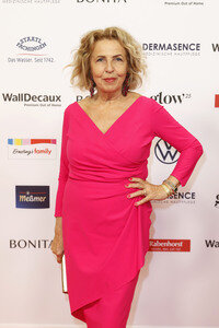 Goldene Bild der Frau 2025 in Hamburg