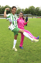 Charity-Fußballspiel 'Kicken mit Herz' in Hamburg