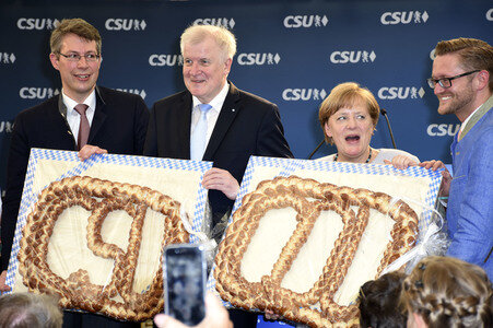 Angela Merkel besucht eine Festzeltveranstaltung der CSU in München